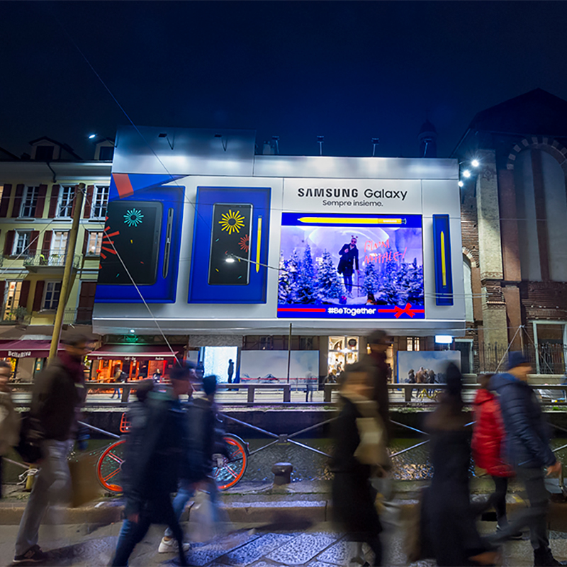 OOH & Special Effects - US UP & Below the line - Snow Globe #betogether